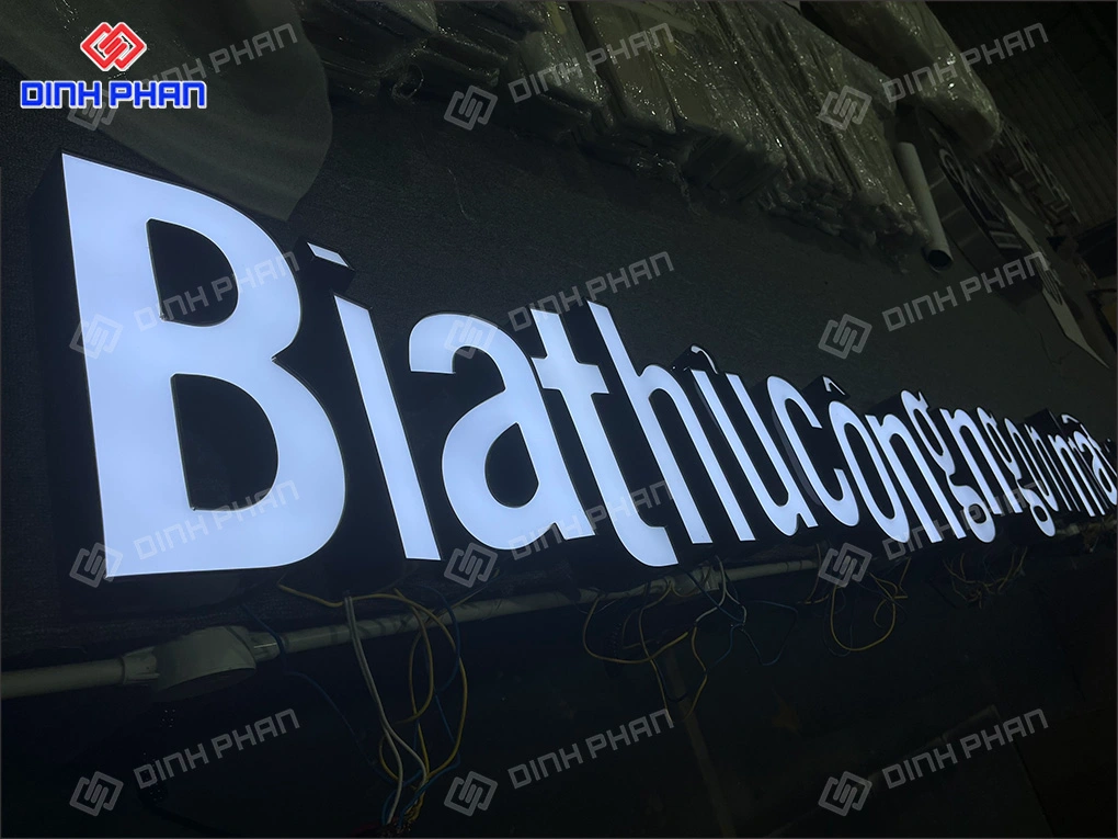 Làm bảng hiệu chữ nhôm BMT