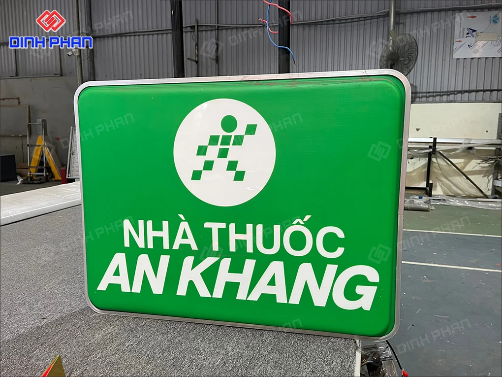 Làm bảng hiệu hộp đèn BMT giá rẻ và chất lượng Làm bảng hiệu hộp đèn BMT