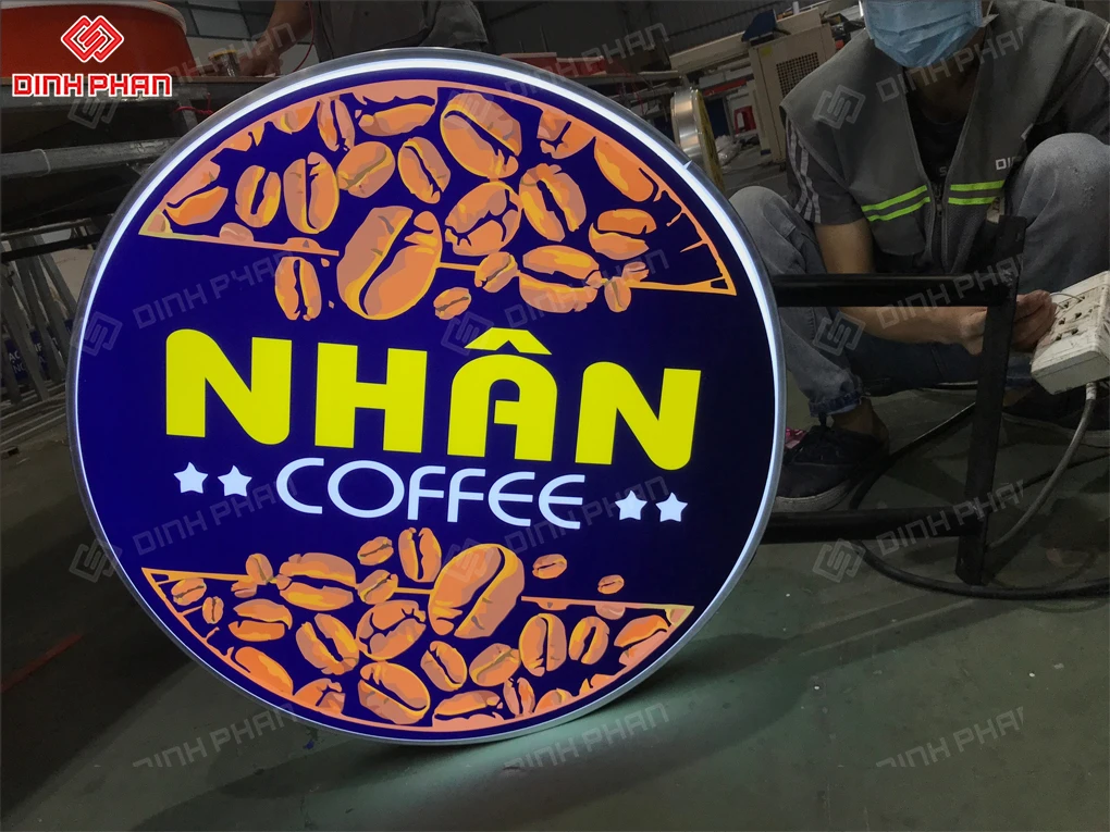 Làm bảng hiệu hộp đèn BMT giá rẻ và chất lượng Làm bảng hiệu hộp đèn BMT