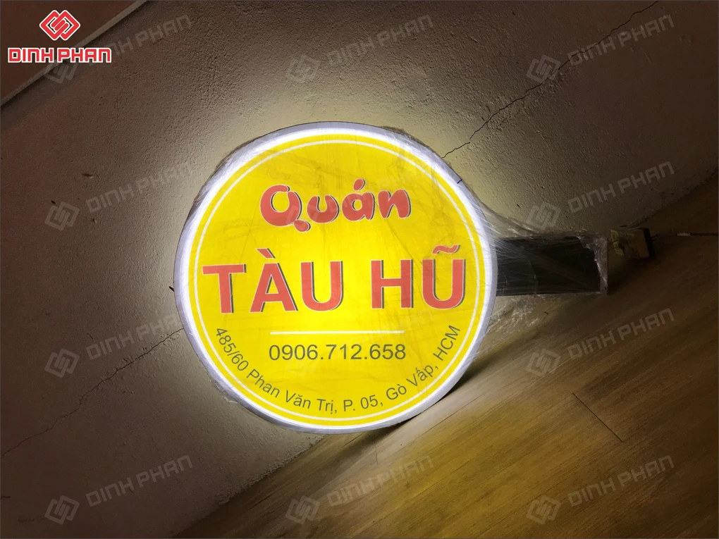 Làm bảng hiệu hộp đèn BMT giá rẻ và chất lượng Làm bảng hiệu hộp đèn BMT