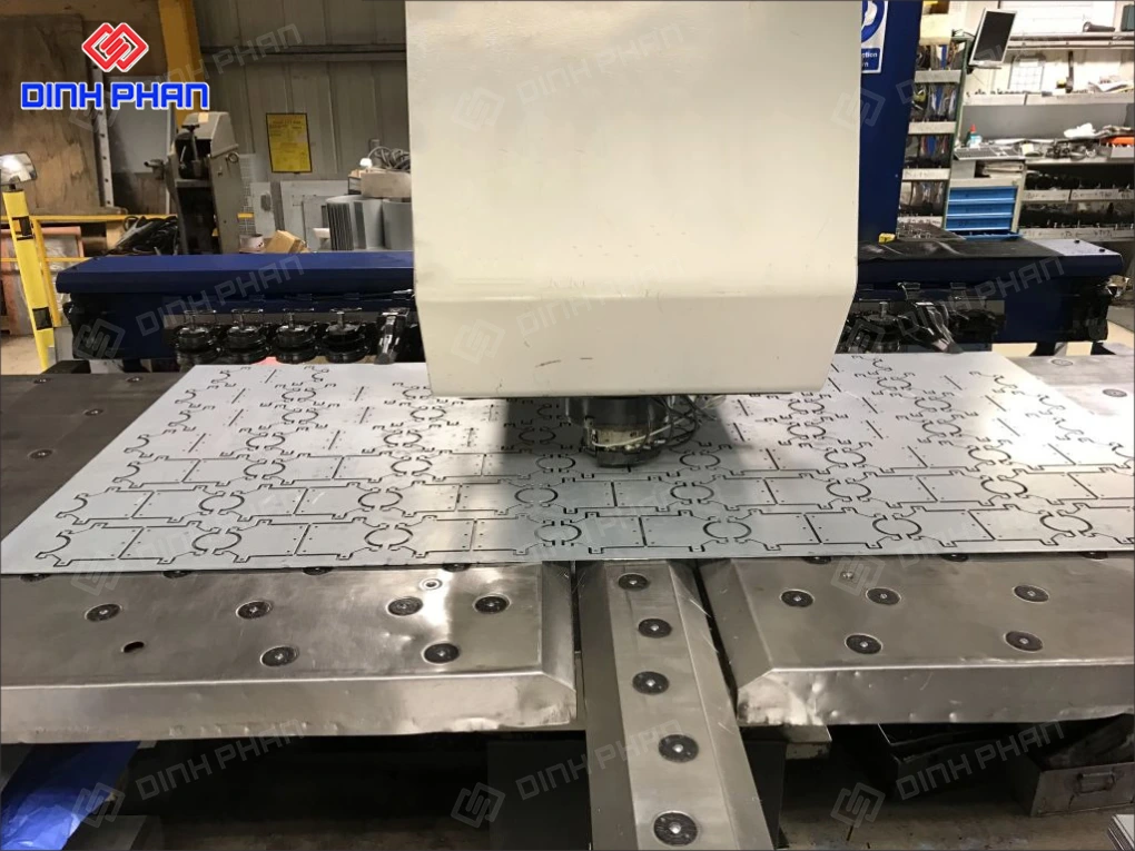 Gia công cắt CNC BMT