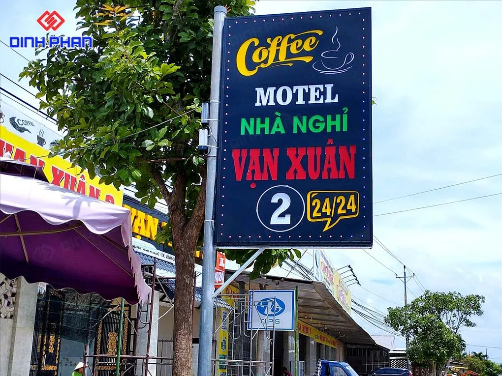 Làm bảng hiệu đèn led BMT