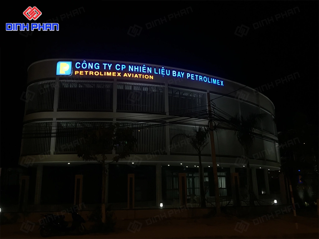 Làm bảng hiệu đèn led BMT