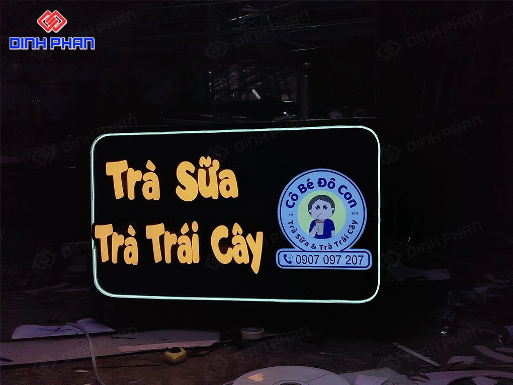Làm bảng hiệu mica BMT