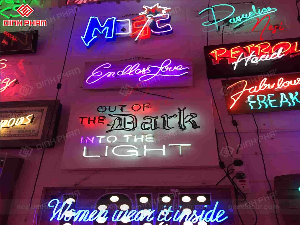 Làm bảng hiệu Neon Sign BMT