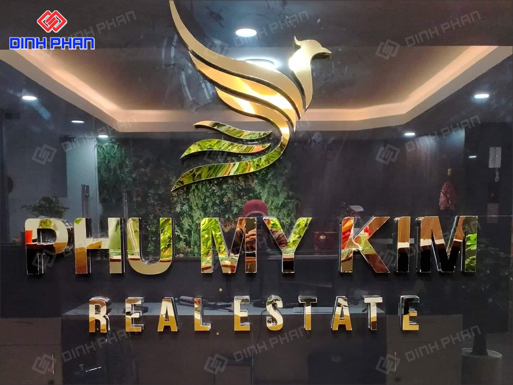 Bảng hiệu của Công ty bất động sản