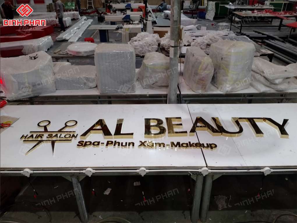 Bảng hiệu tiệm cắt tóc