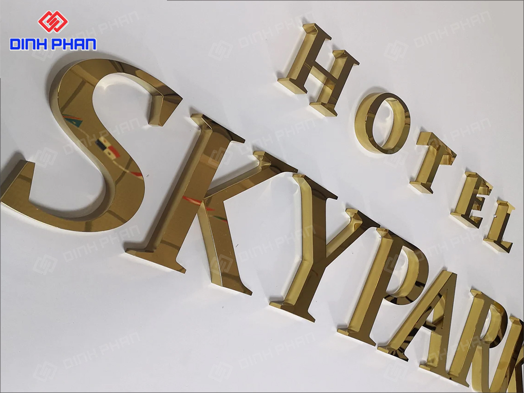 Gia Công Chữ Inox Vàng Tại Buôn Ma Thuột Sang Trọng Bộ chữ inox vàng gương Hotel Skypark