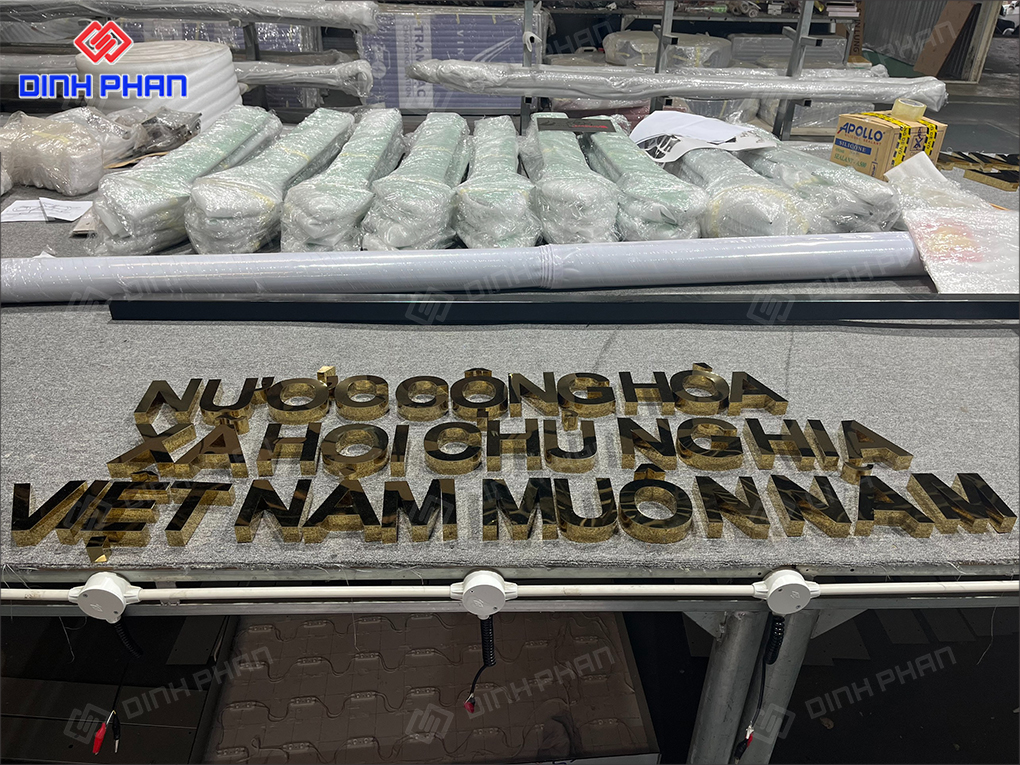 Gia Công Chữ Inox Vàng Tại Buôn Ma Thuột Sang Trọng Bộ chữ Nước CHXHCN Việt Nam