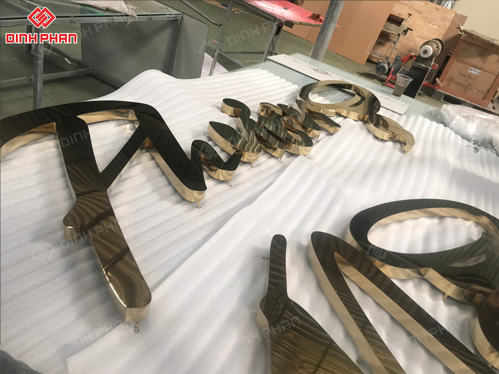 Gia Công Chữ Inox Vàng Tại Buôn Ma Thuột Sang Trọng Chữ inox vàng gương