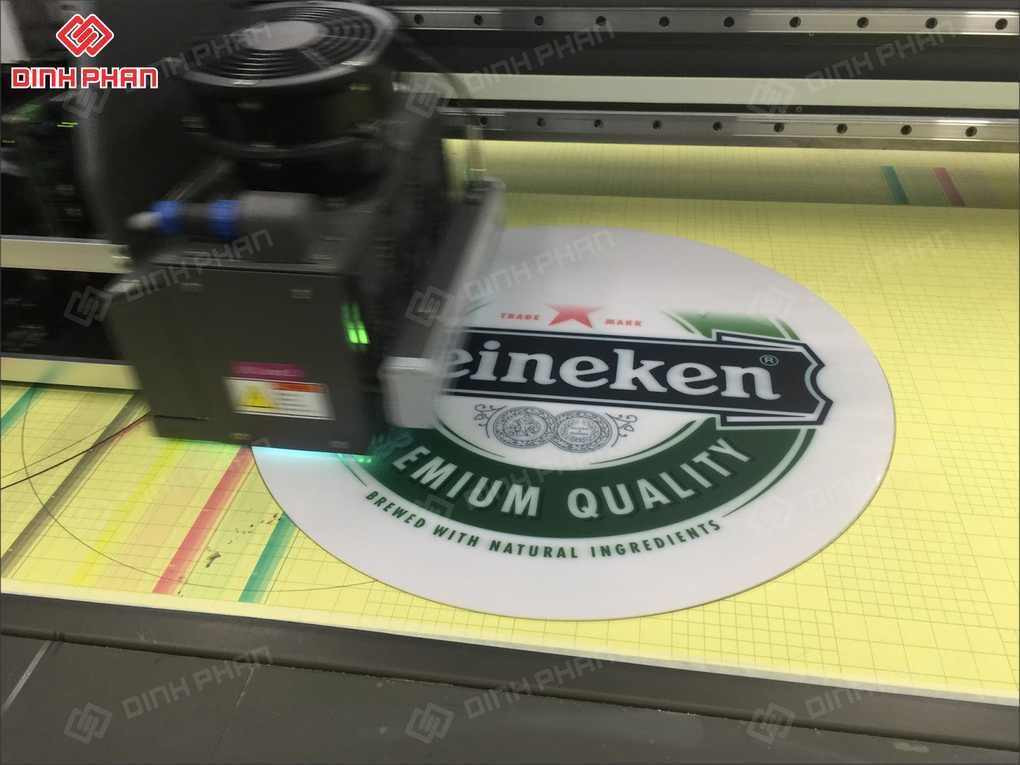 In UV Mica Tại Buôn Ma Thuột – Sắc Nét, Không Bong Tróc In UV trên mica trắng sữa