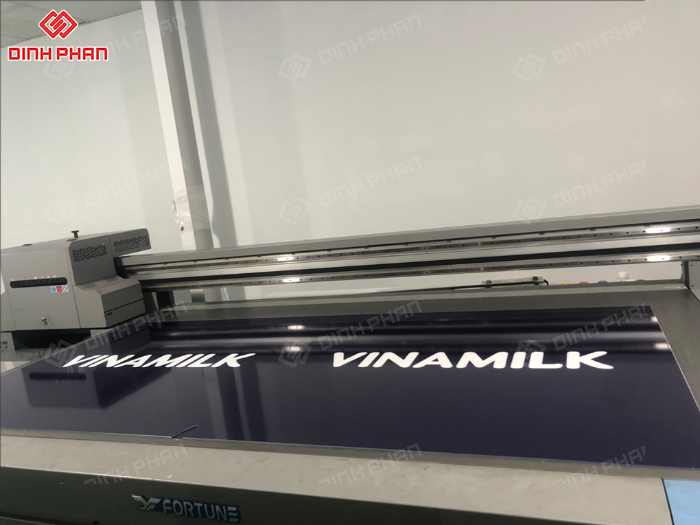 In UV mica tại Đắk Lắk giá rẻ, sắc nét, bền và đẹp In UV bảng hiệu quảng cáo Vinamilk
