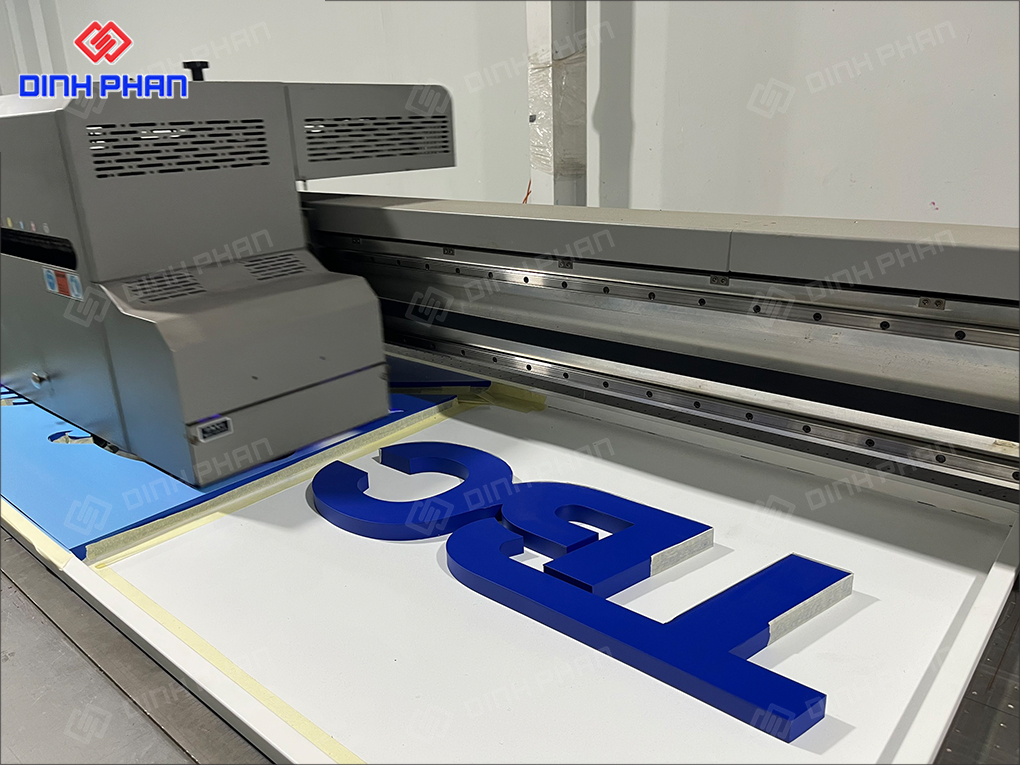 In UV mica tại Đắk Lắk giá rẻ, sắc nét, bền và đẹp In UV gia công bảng hiệu quảng cáo
