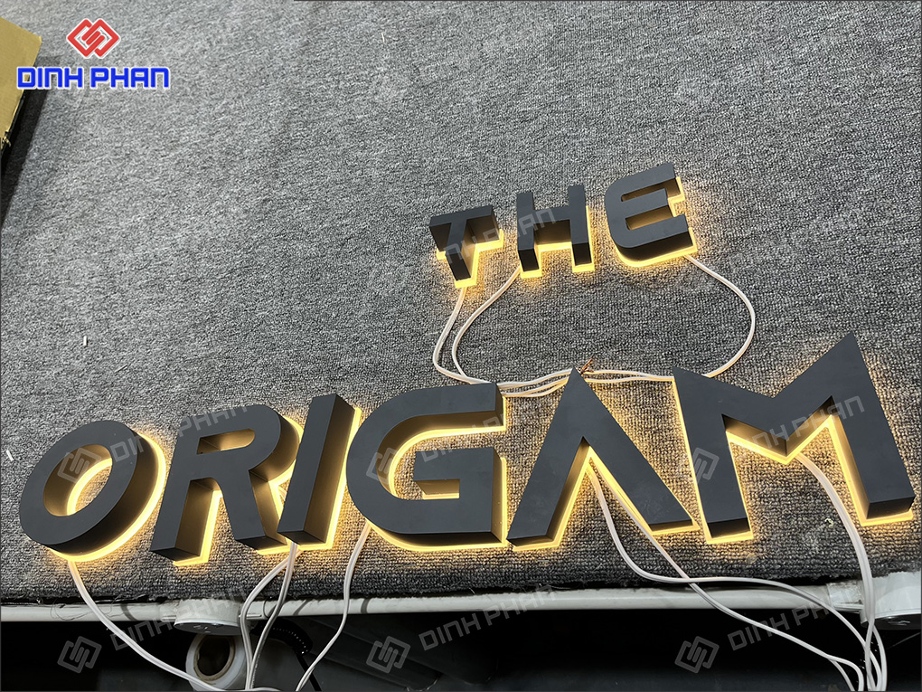 Bảng hiệu chữ inox sơn hấp nhiệt sáng chân