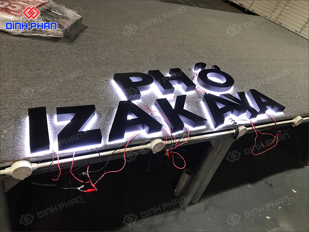 Bảng hiệu tiệm phở