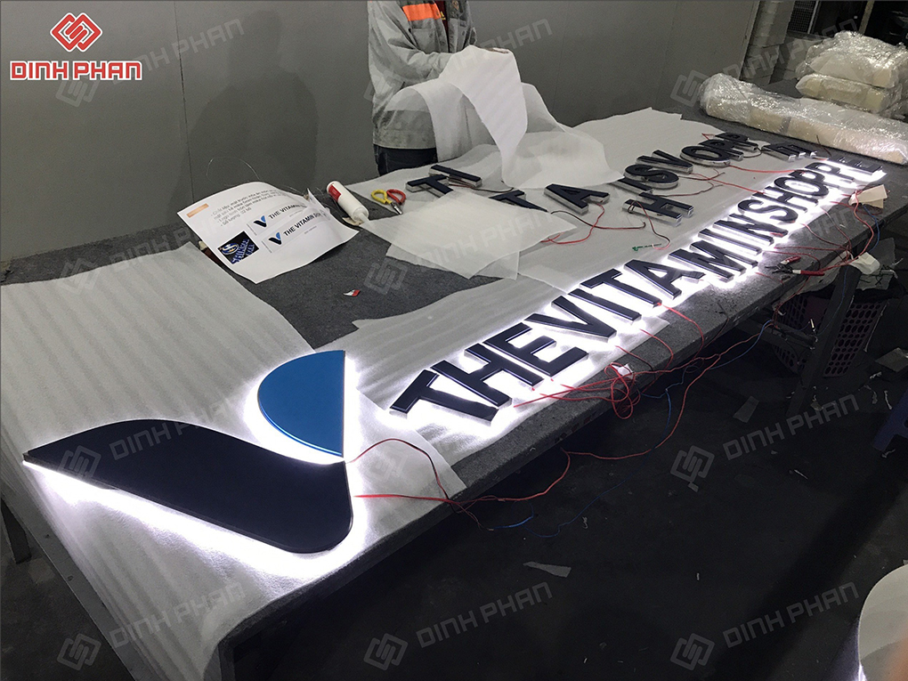 Bảng hiệu công ty 