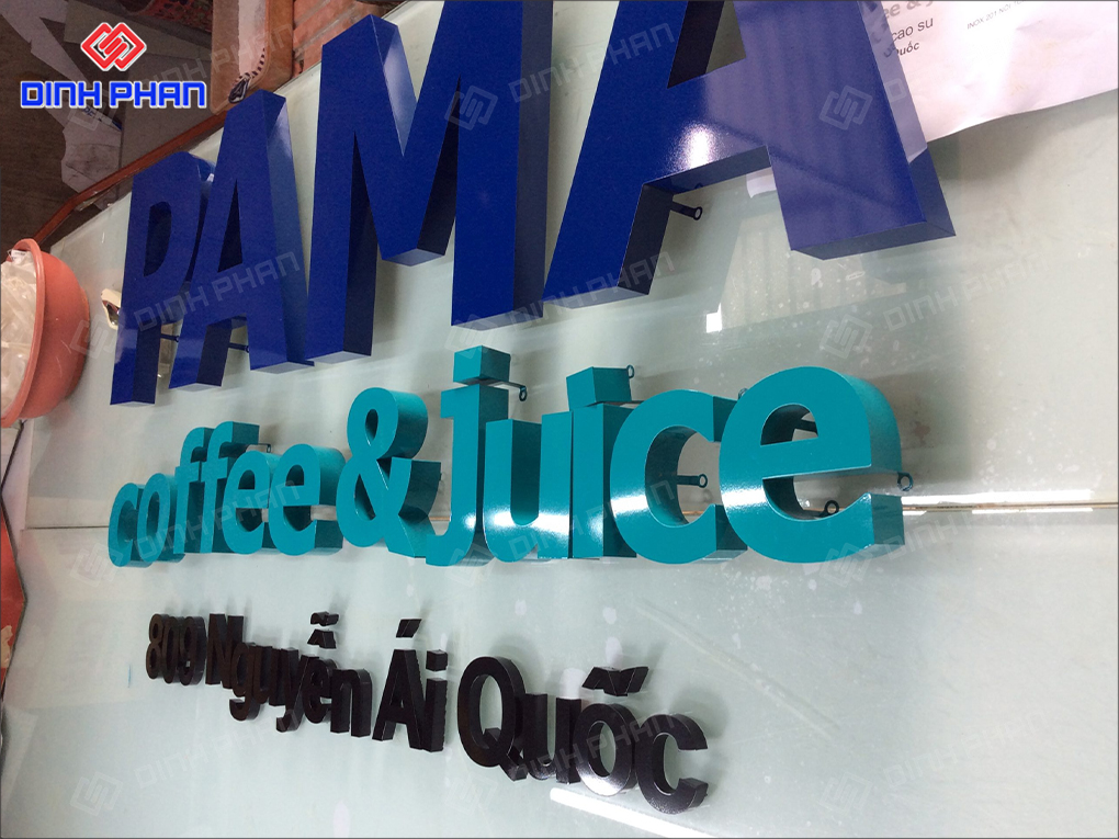 Bảng hiệu tiệm cà phê
