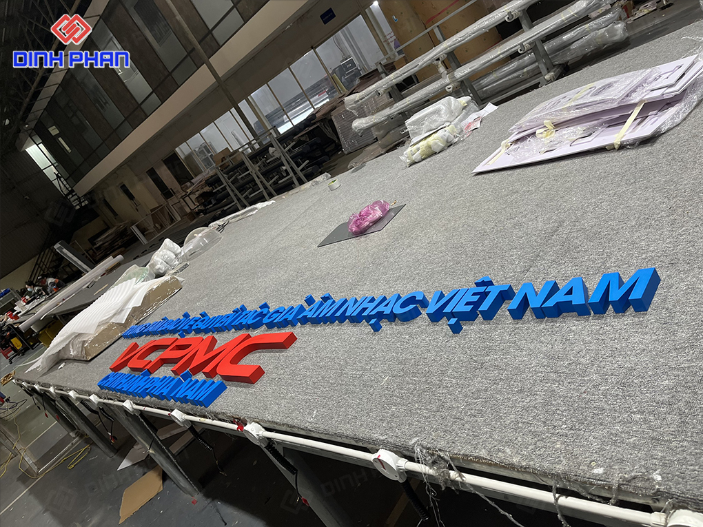 Bảng hiệu công ty