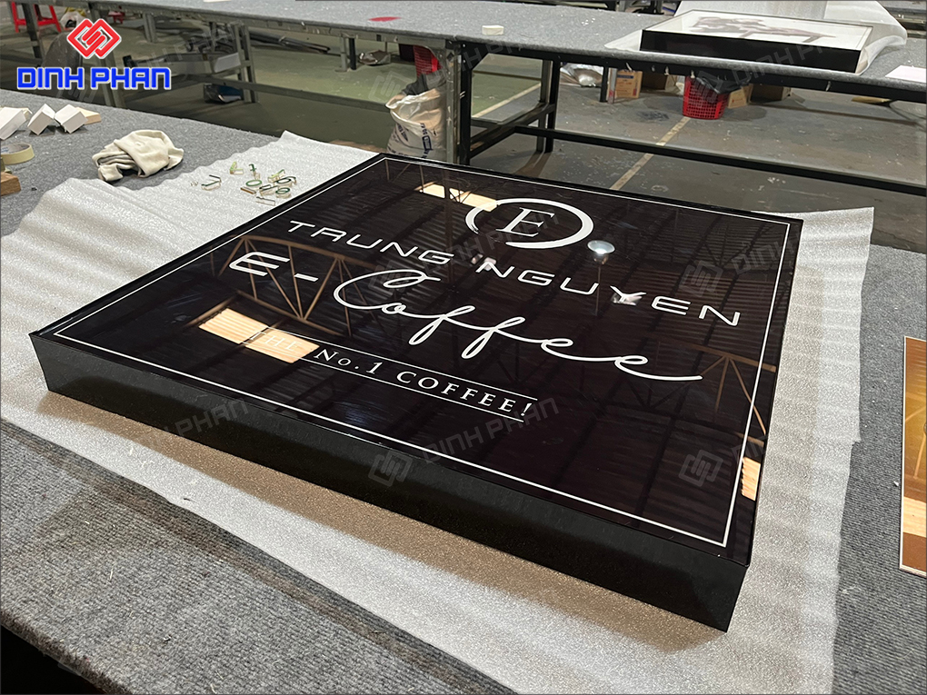 Hộp đèn tiệm cà phê