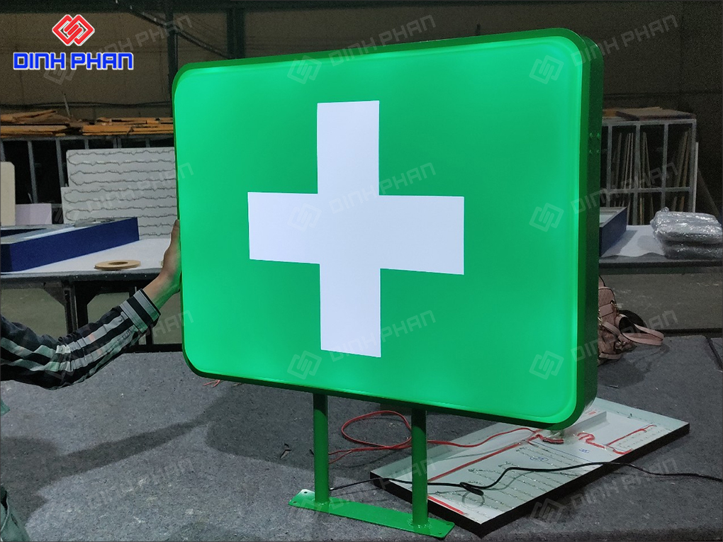Hộp đèn hiệu thuốc