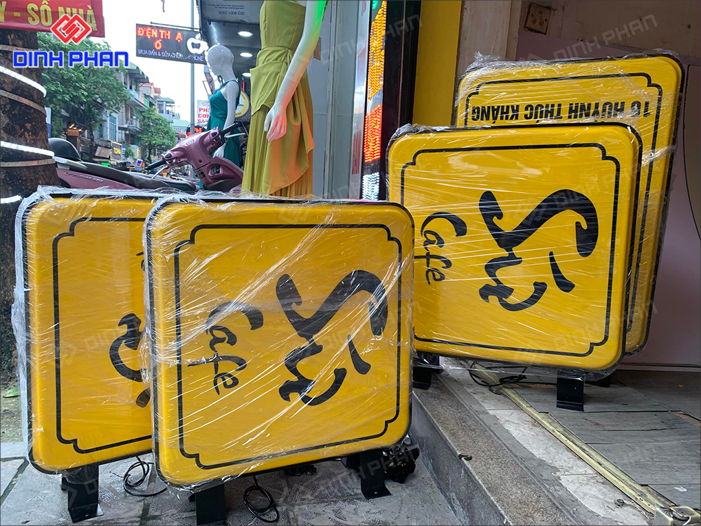 Hộp đèn tiệm cà phê