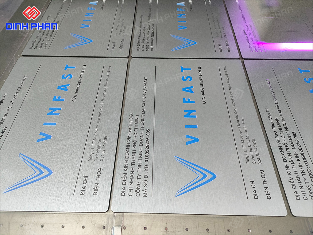 In UV bảng tên chi nhánh Vinfast