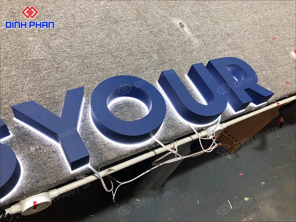 Chữ inox sơn kết hợp với đèn LED