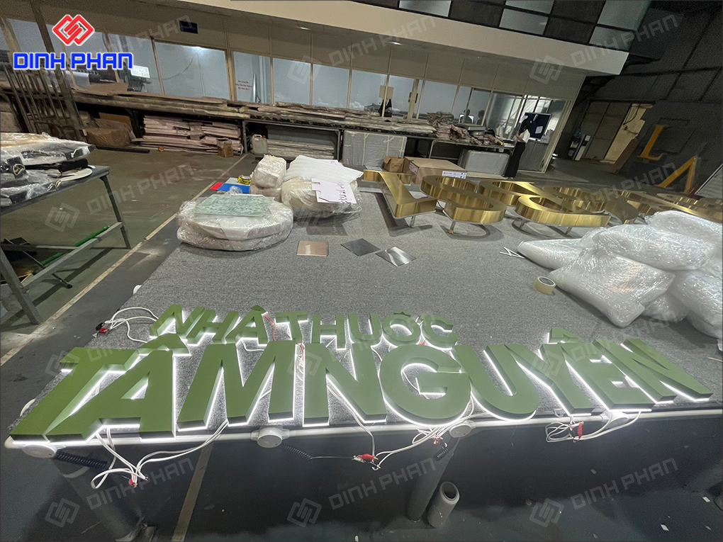 Bảng hiệu chữ inox có đèn LED