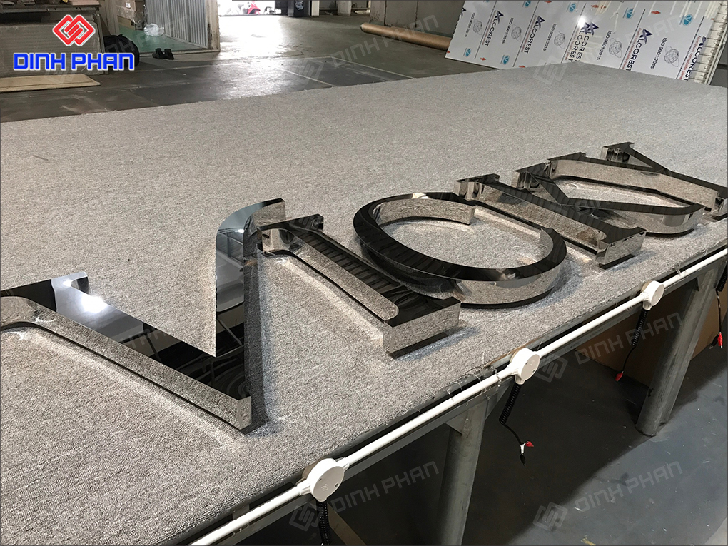 Bảng hiệu chữ inox