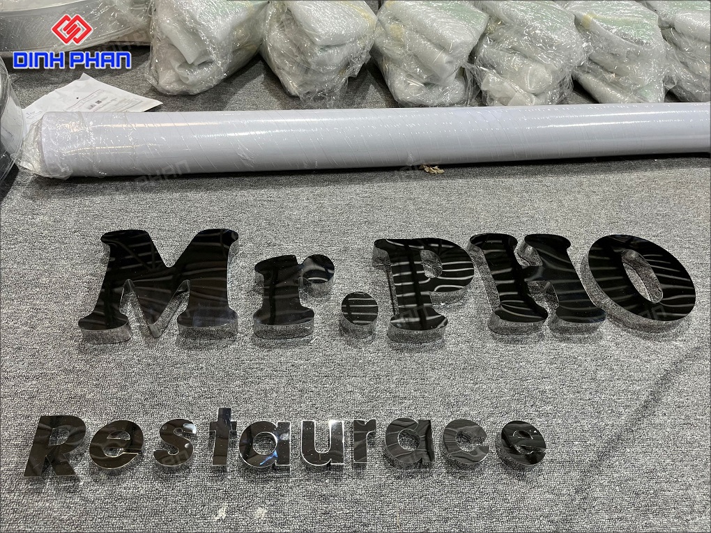 Bảng hiệu chữ inox trắng