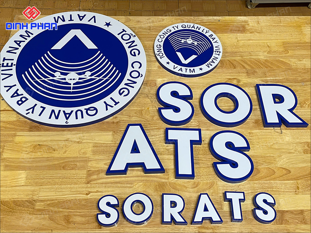 Bảng hiệu công ty bay tại Việt Nam