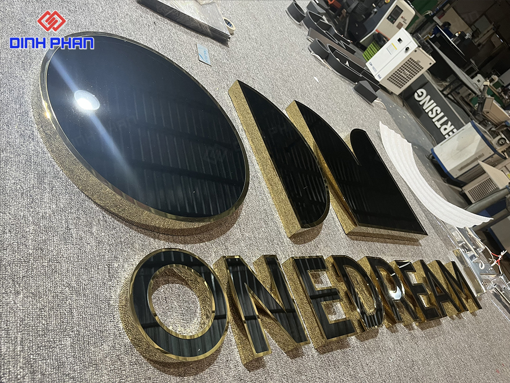 Chữ inox mặt mica