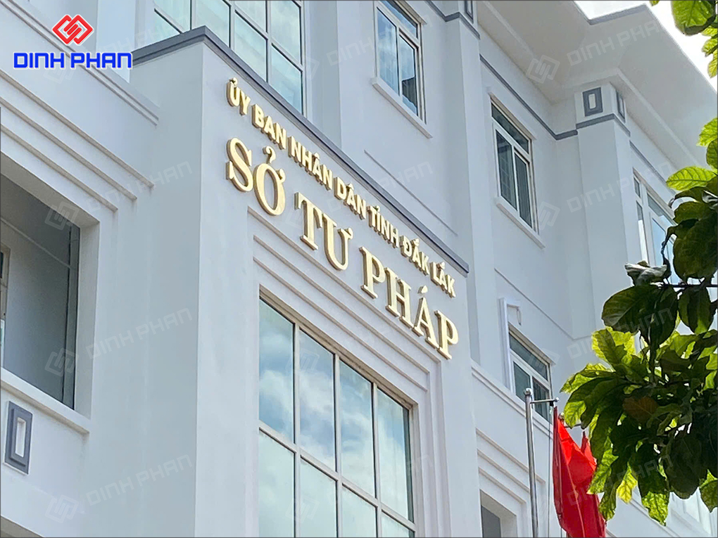 Bộ chữ inox vàng gương tại Sở Tư Pháp 