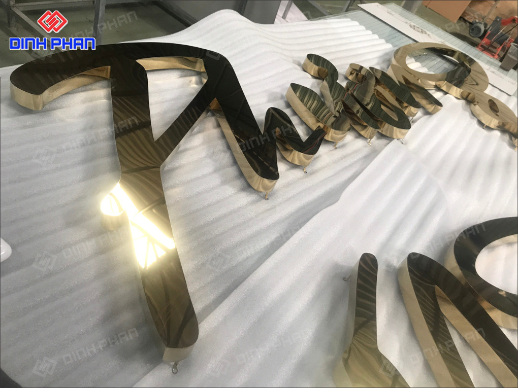 Chữ inox vàng gương sáng 