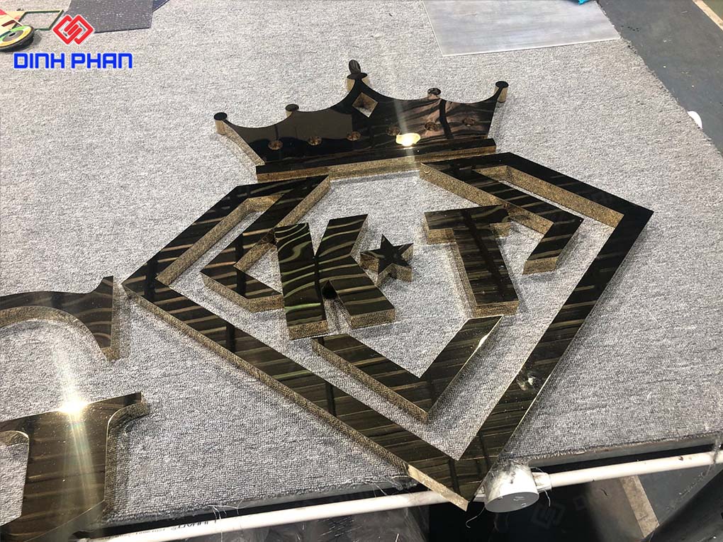 Gia công chữ inox Gia Lai bền đẹp, hiện đại cho bảng hiệu Logo inox của tiệm trang sức