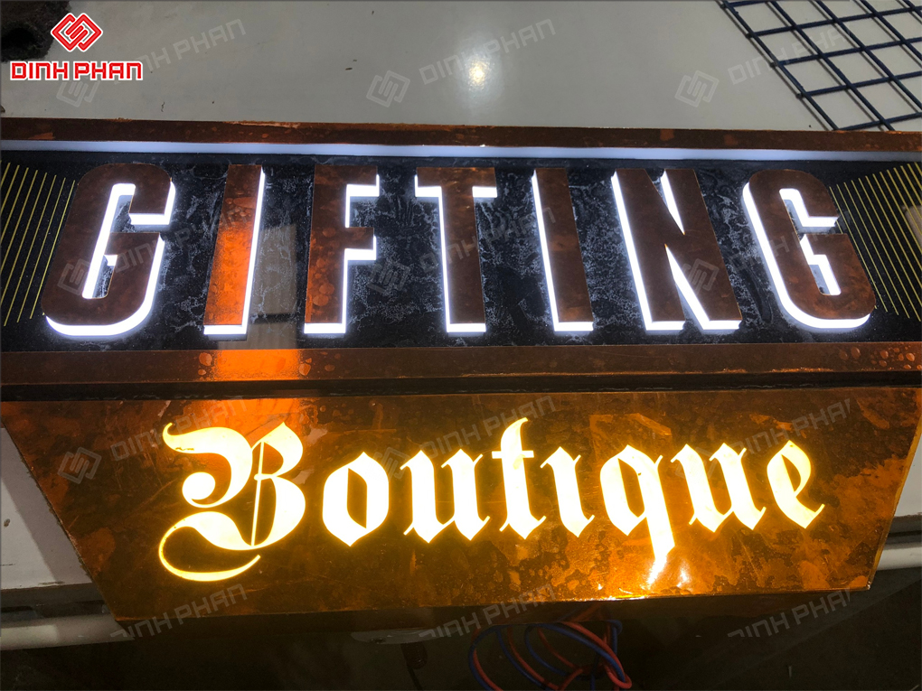 Bảng hiệu cửa hàng thời trang