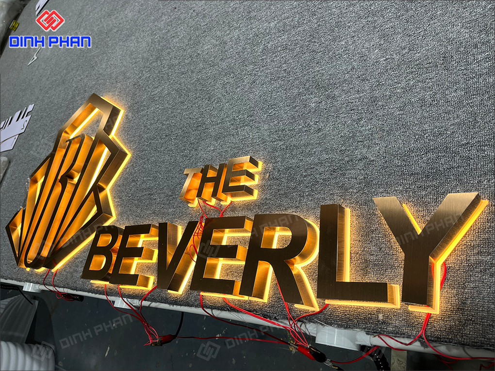 Bảng hiệu tiệm trang sức 