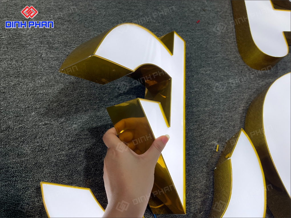 Chữ nhôm hông nhôm