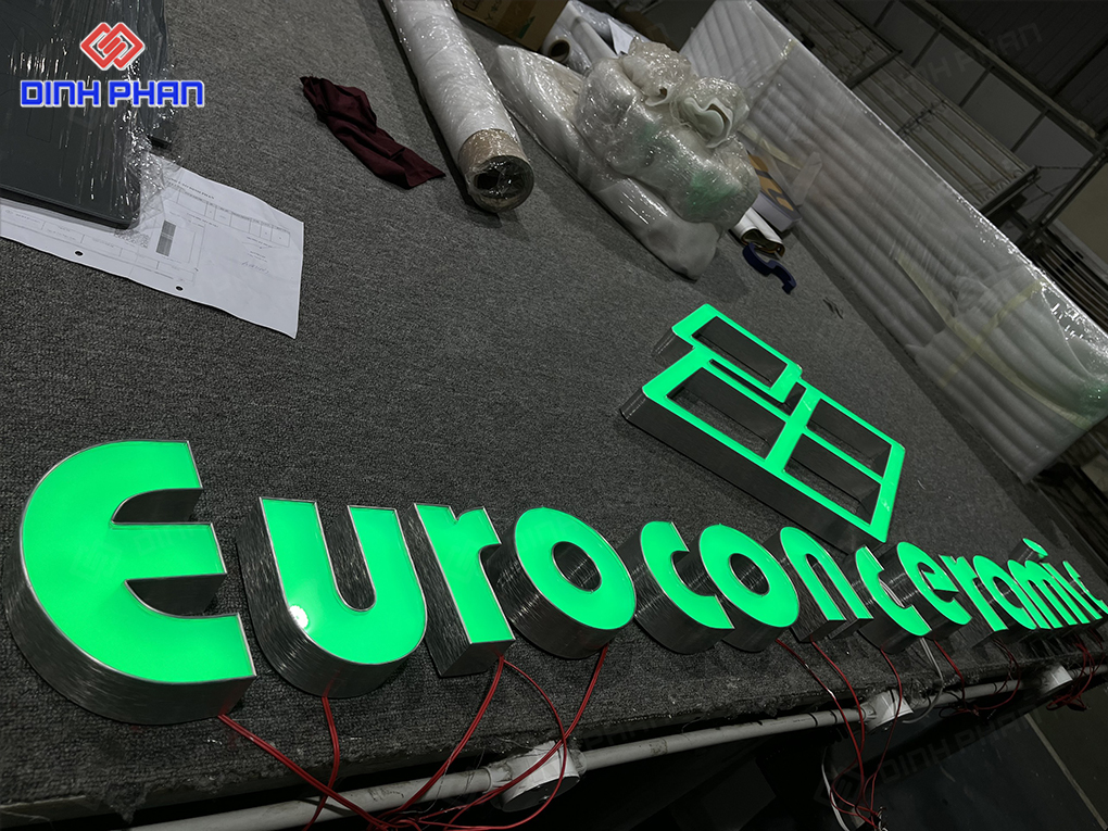 Bảng hiệu công ty 