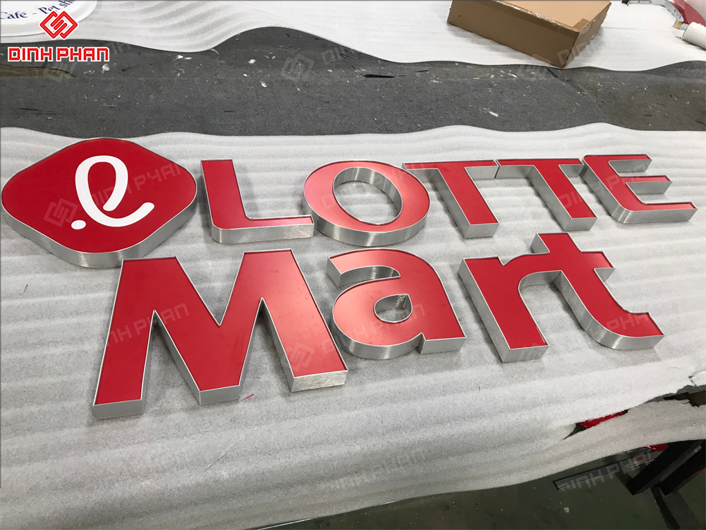Bảng hiệu cửa hàng Lotte