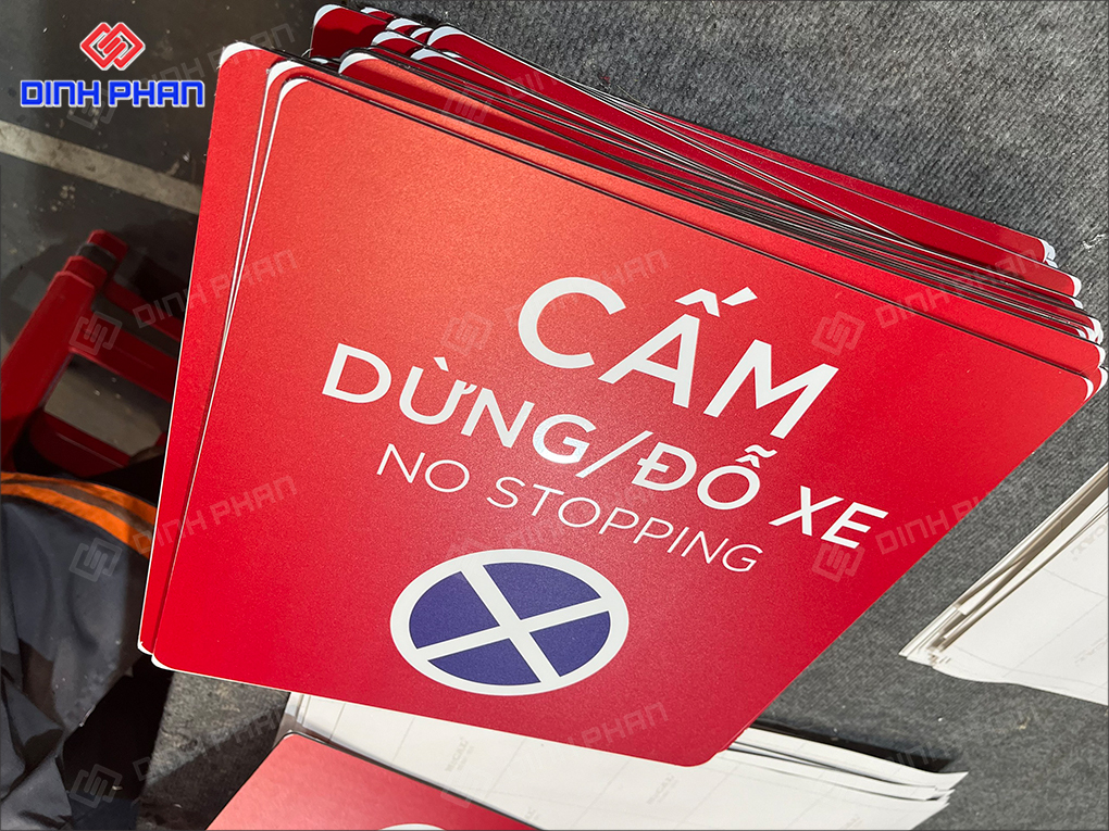 In UV Gia Lai giá rẻ, sắc nét phù hợp cho quảng cáo Bảng chỉ dẫn