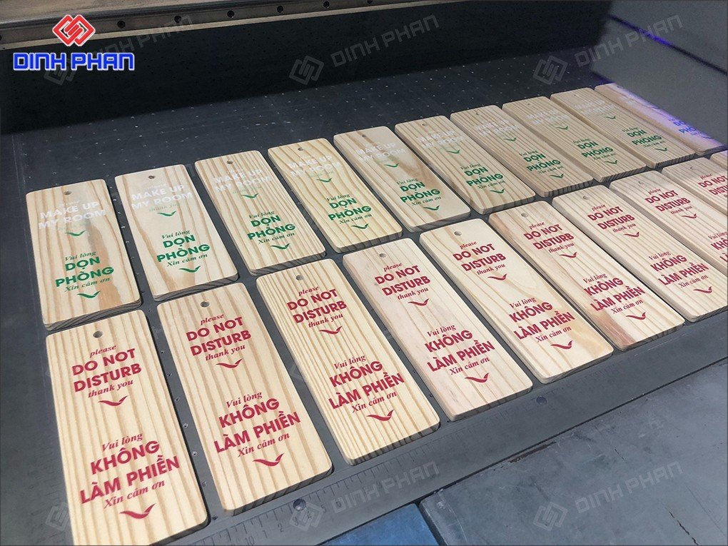 In UV Gia Lai giá rẻ, sắc nét phù hợp cho quảng cáo In UV lên gỗ làm thẻ phòng