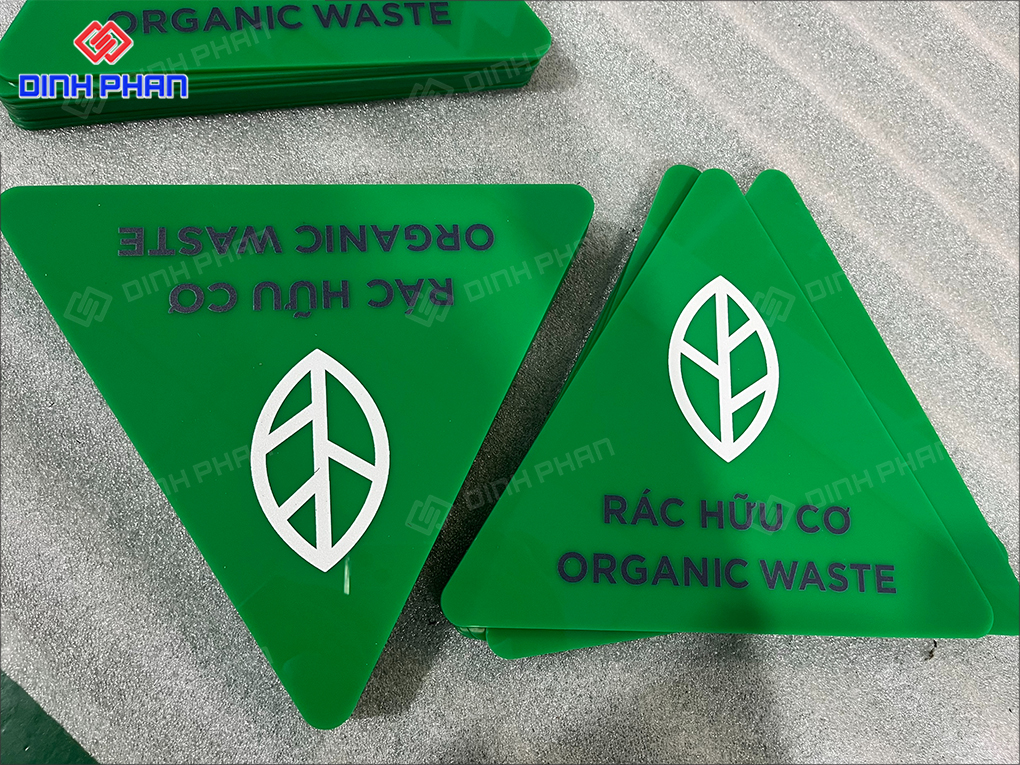 In UV Gia Lai giá rẻ, sắc nét phù hợp cho quảng cáo Bảng chỉ dẫn mica