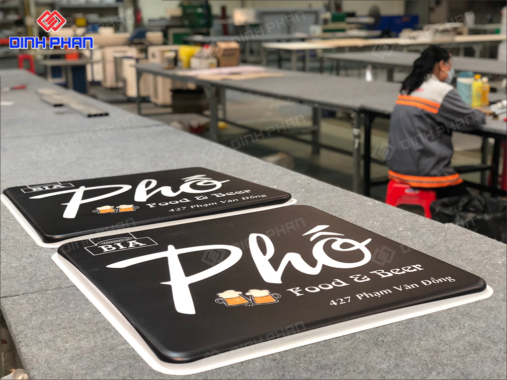 Mặt bảng hiệu hộp đèn in UV 