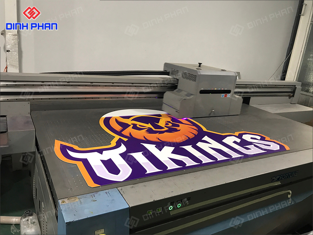 In UV bảng hiệu 
