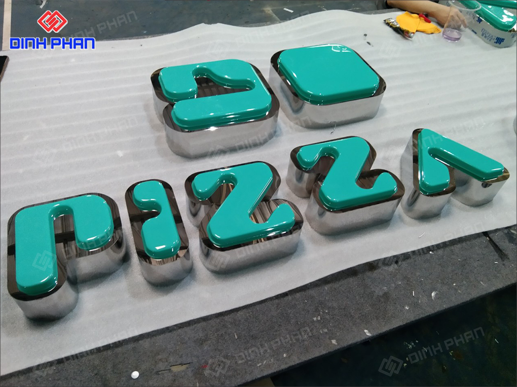 Bảng hiệu chữ mica hút nổi 
