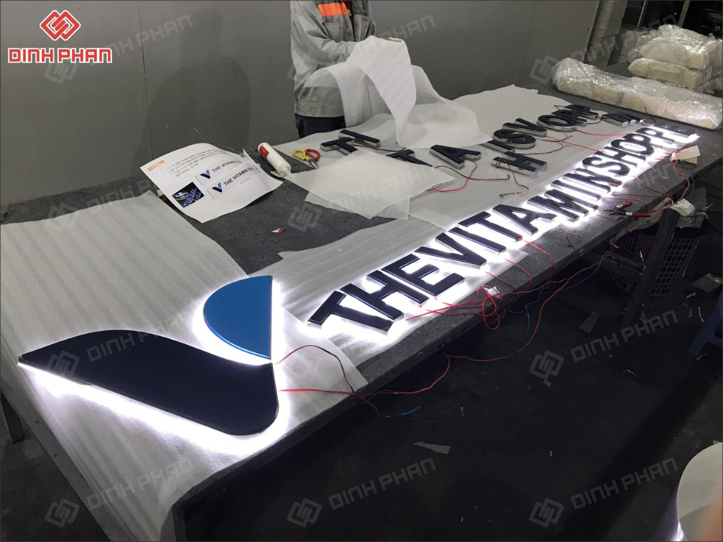 Bảng hiệu công ty 