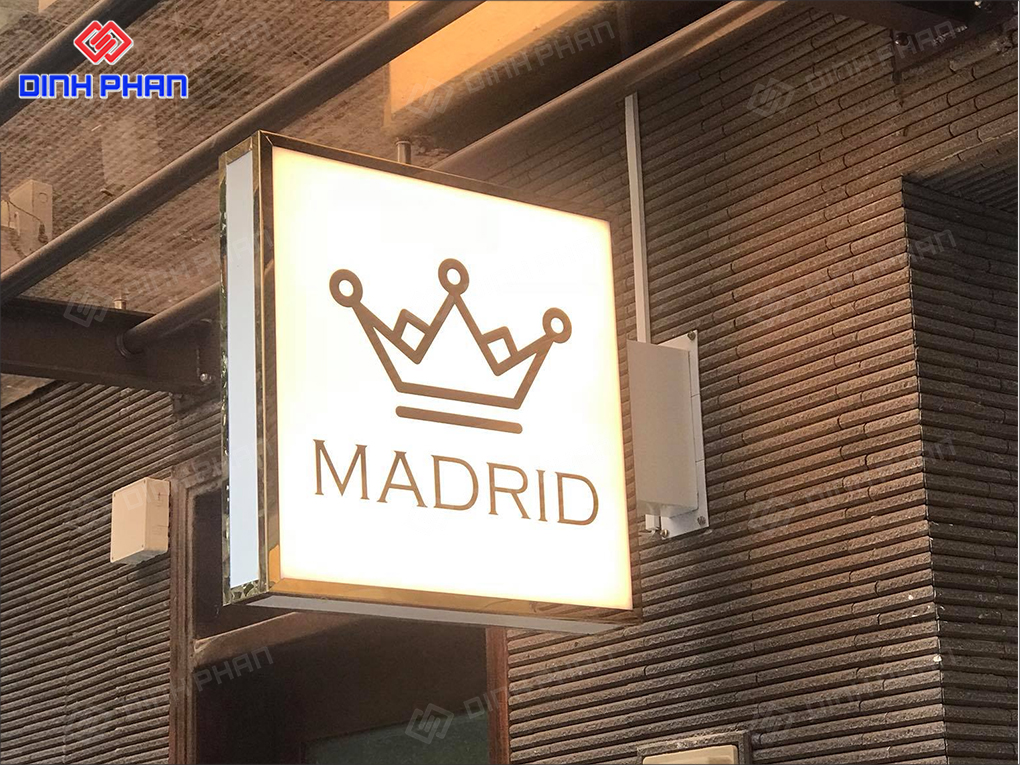 Bảng hiệu hộp đèn 