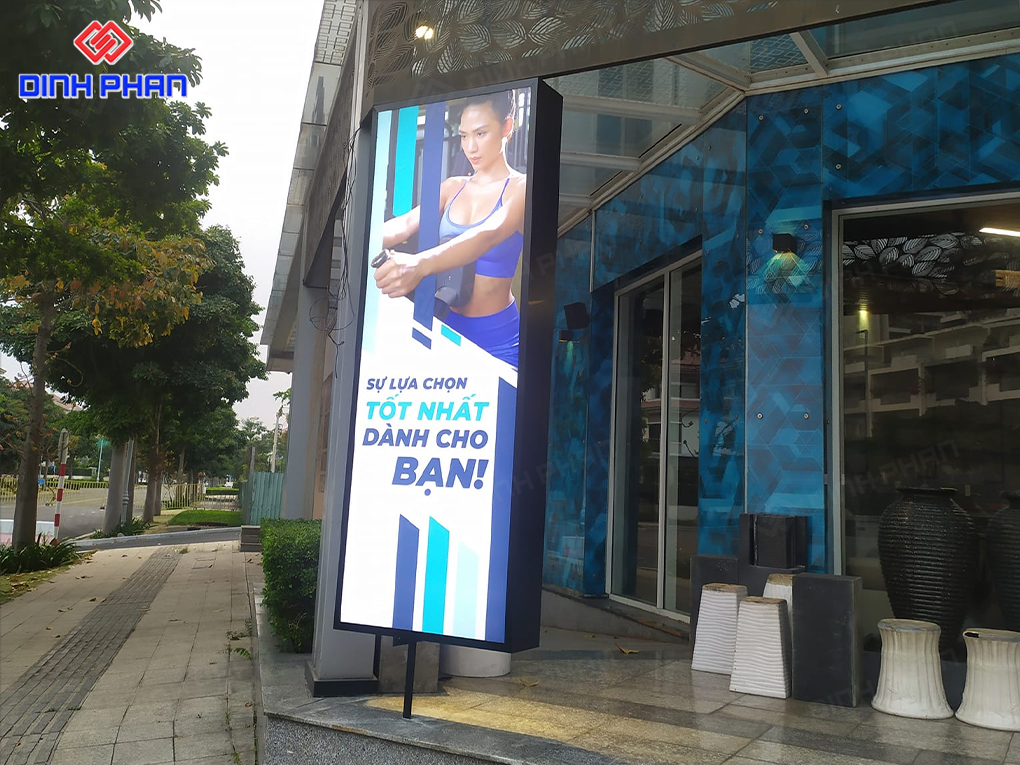 Bảng hiệu quảng cáo ngoài trời 