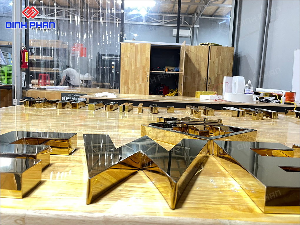 Chữ inox vàng gương 